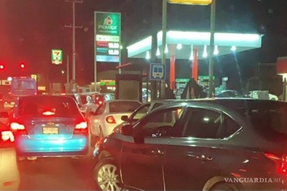 Aseguran que sobreventa de gasolina en Nuevo León causa desabasto de combustible en el estado