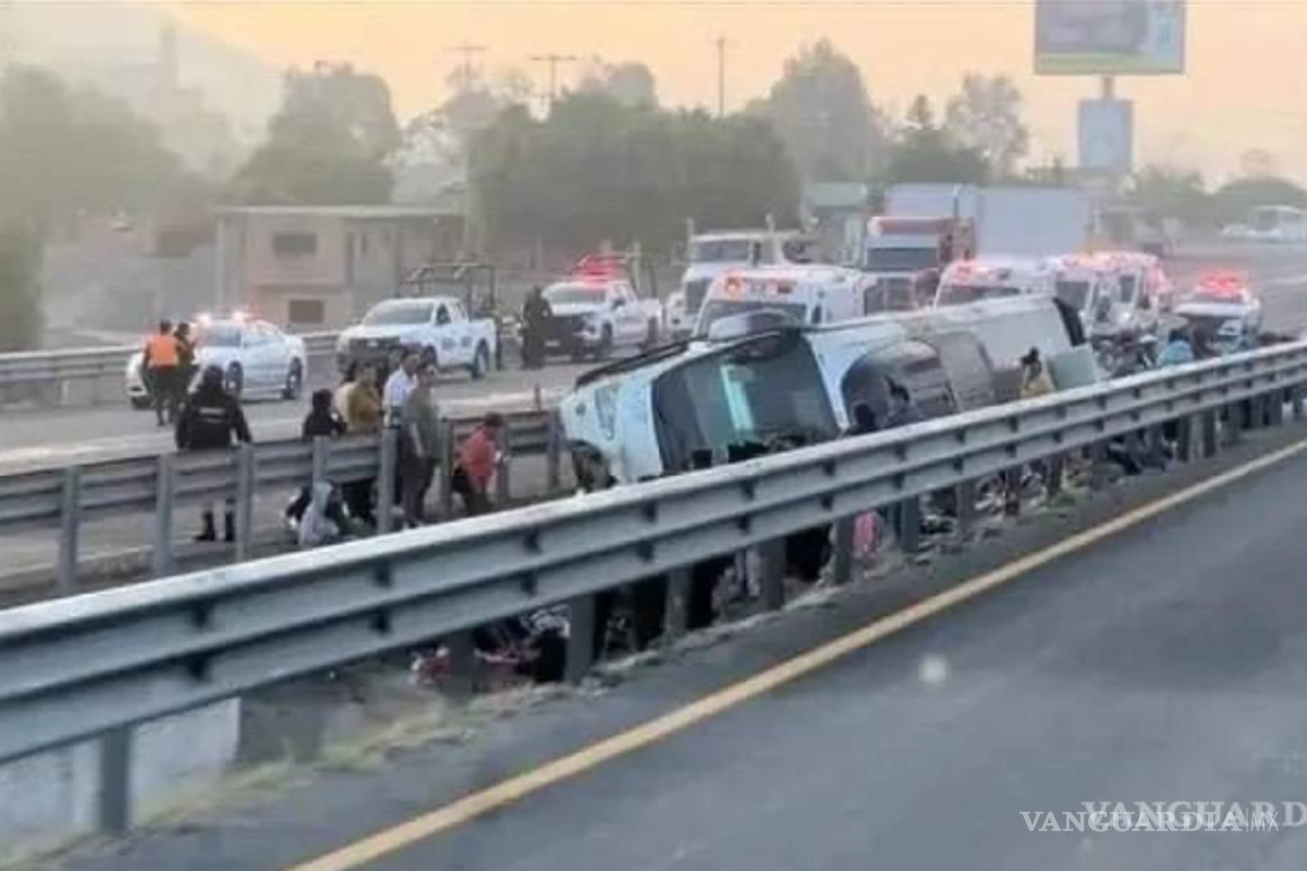 Fallece segunda víctima de volcadura de autobús donde viajaba rondalla de Torreón