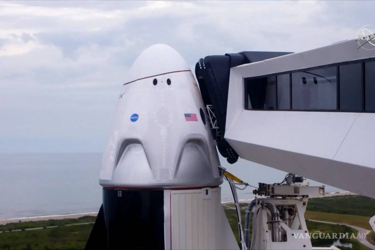 Doug Hurley y Bob Behnken abordan la cápsula Crew Dragon y se alistan para hacer historia