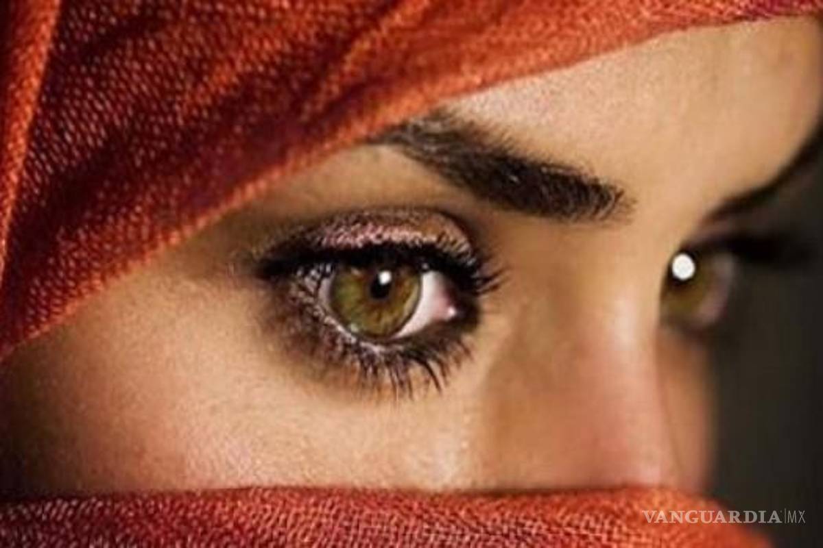 Hombres de Arabia Saudita dicen que por "maquillaje" hay abuso sexual