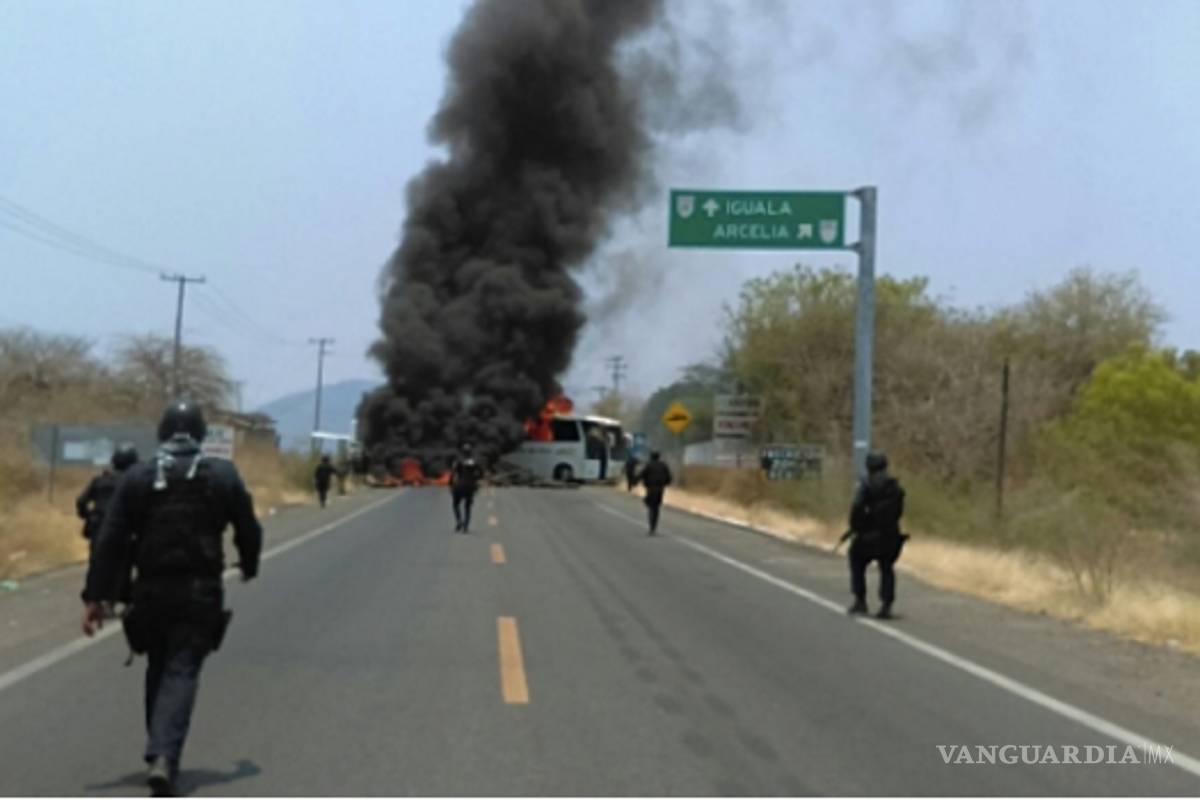 Hombres armados retienen a periodistas en Guerrero