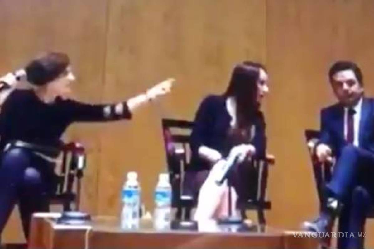 Captan en video a Denise Dresser mientras le truena los dedos a Gabriela Cuevas