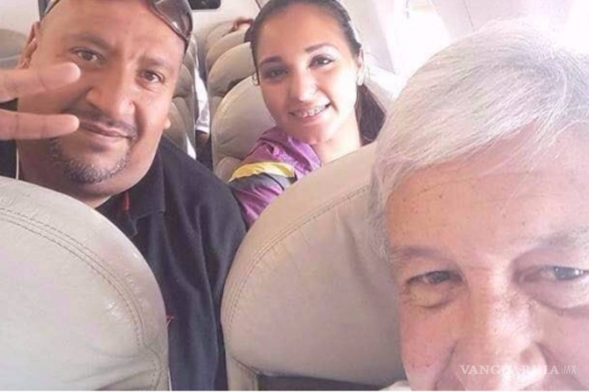 AMLO y la 'Polisex' coinciden en avión