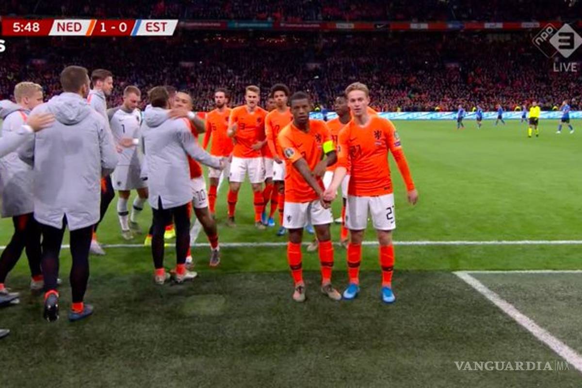 Así festejaron Wijnaldum y De Jong contra el racismo