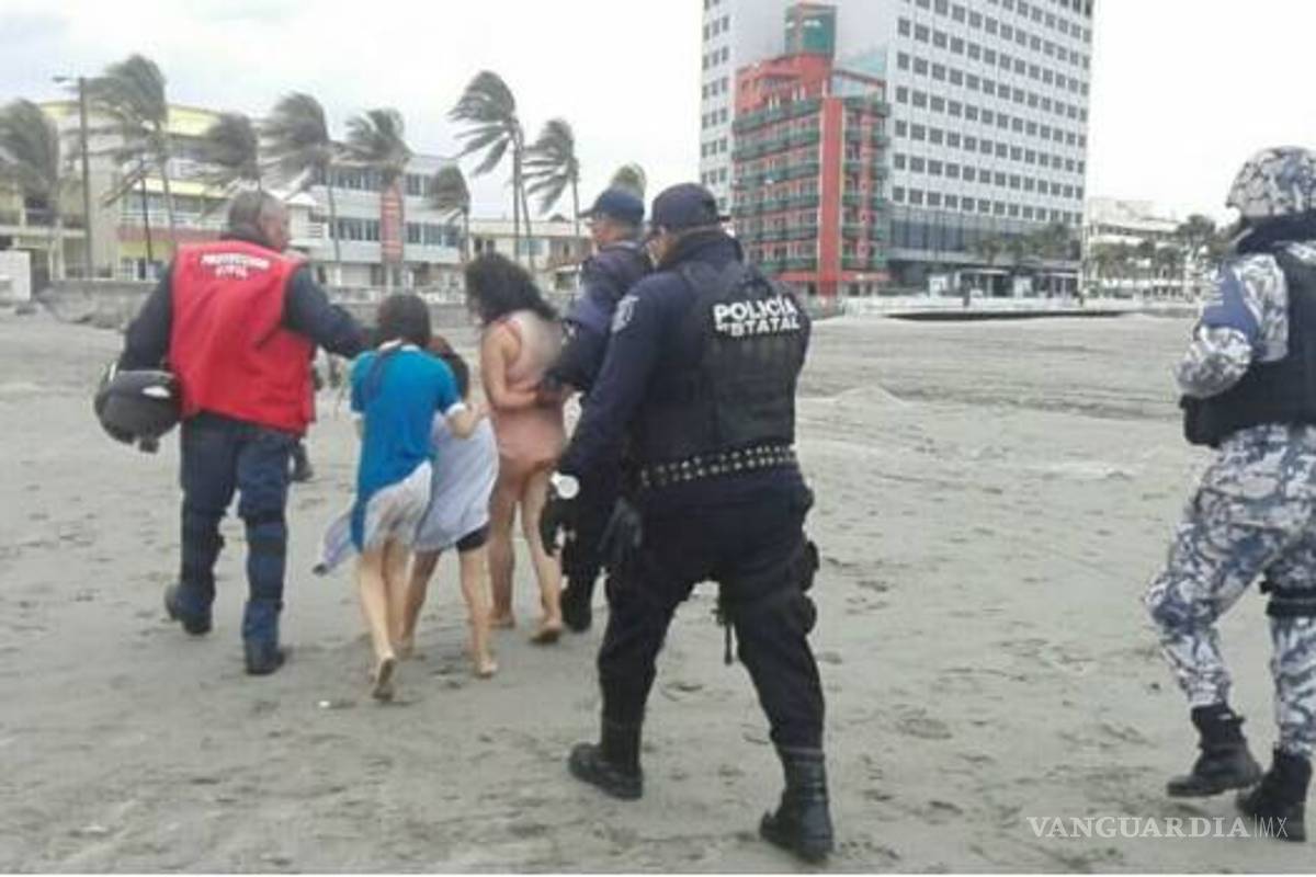 Mujer intentó ahogar a sus hijos en una playa de Veracruz, fue detenida