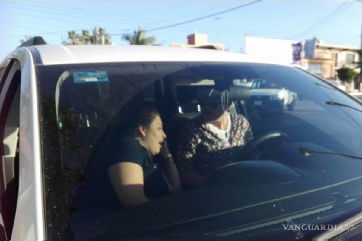 Encargada de inspección de alcoholes vuelca camioneta... ¡en estado de ebriedad!