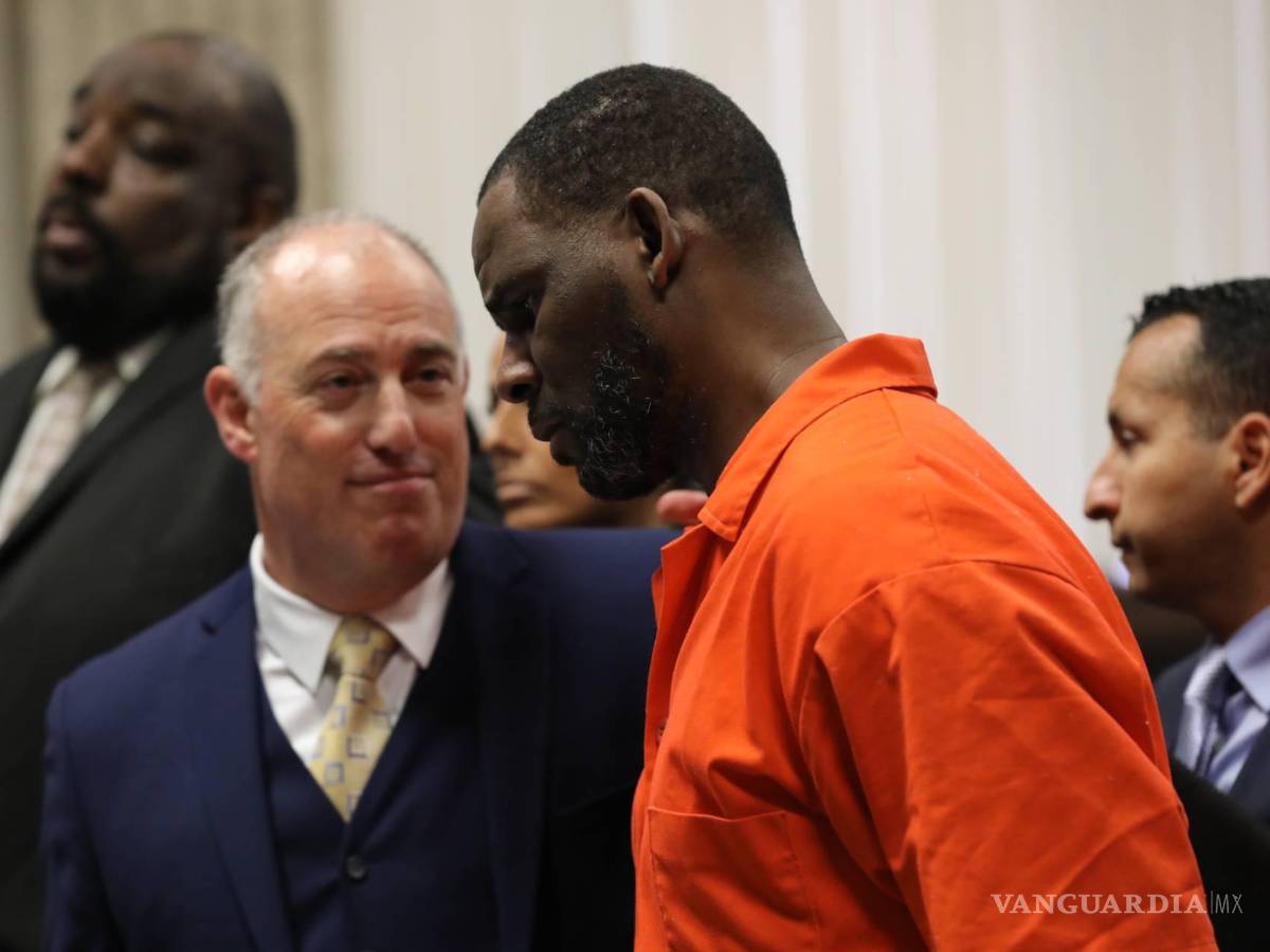 $!Varios acusadores testificaron que Kelly los sometió a caprichos perversos y sádicos cuando eran menores de edad