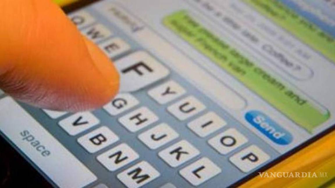 $!Señala la Real Academia Española que whatsApp no destruirá el idioma