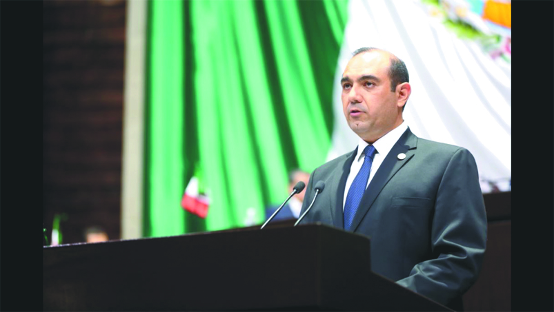 Asegura diputado que no recibe vales de gasolina