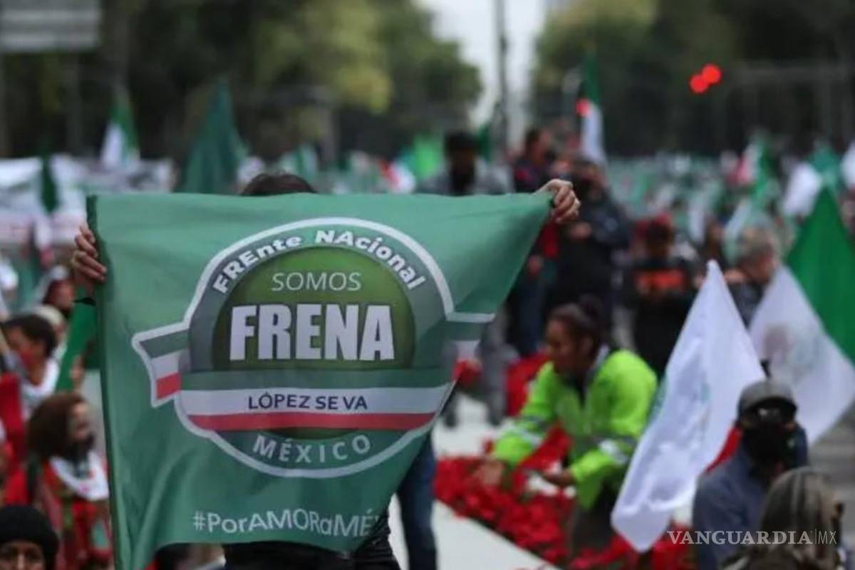 Realiza FRENAA ‘exorcismo’ frente a Palacio Nacional