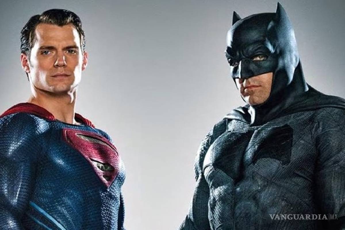 Henry Cavill conmemora el 'Batman Day' con graciosa foto