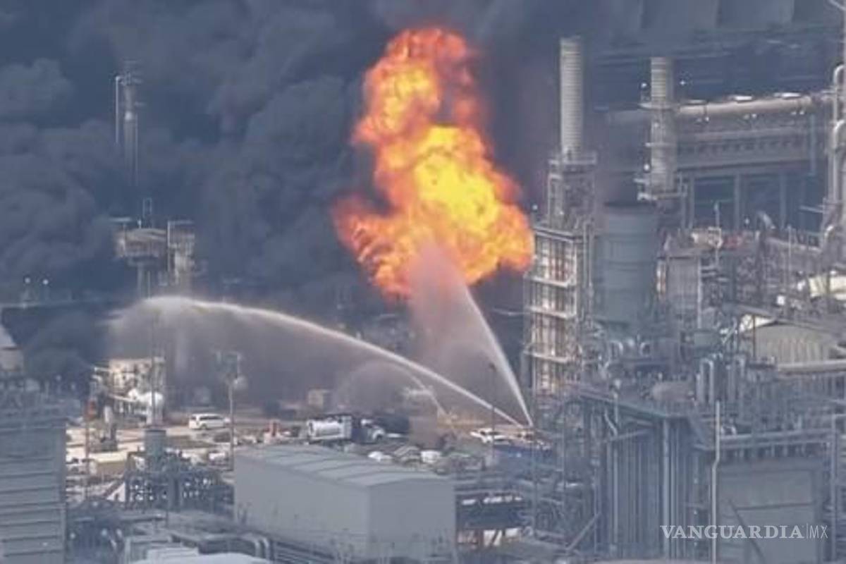 Reportan explosión en planta de Deer Park; Pemex descarta incendio en su refinería