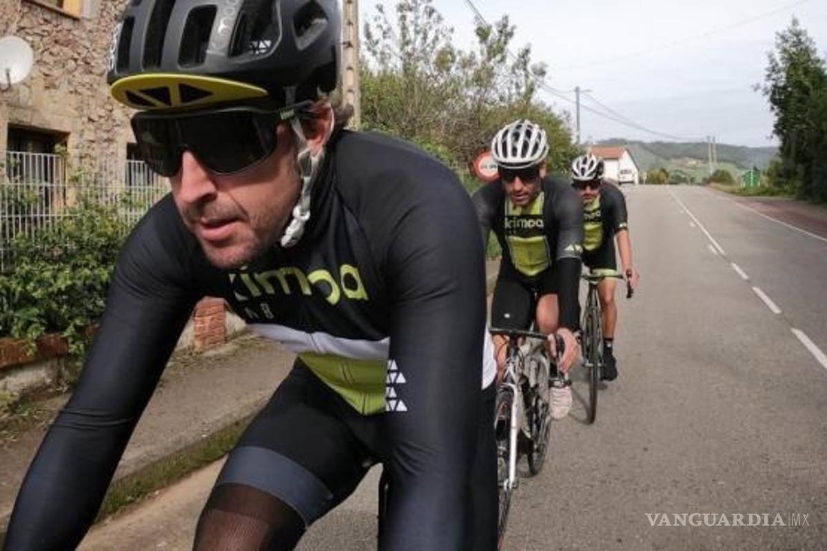 Atropellas a Fernando Alonso mientras entrenaba en su bicicleta