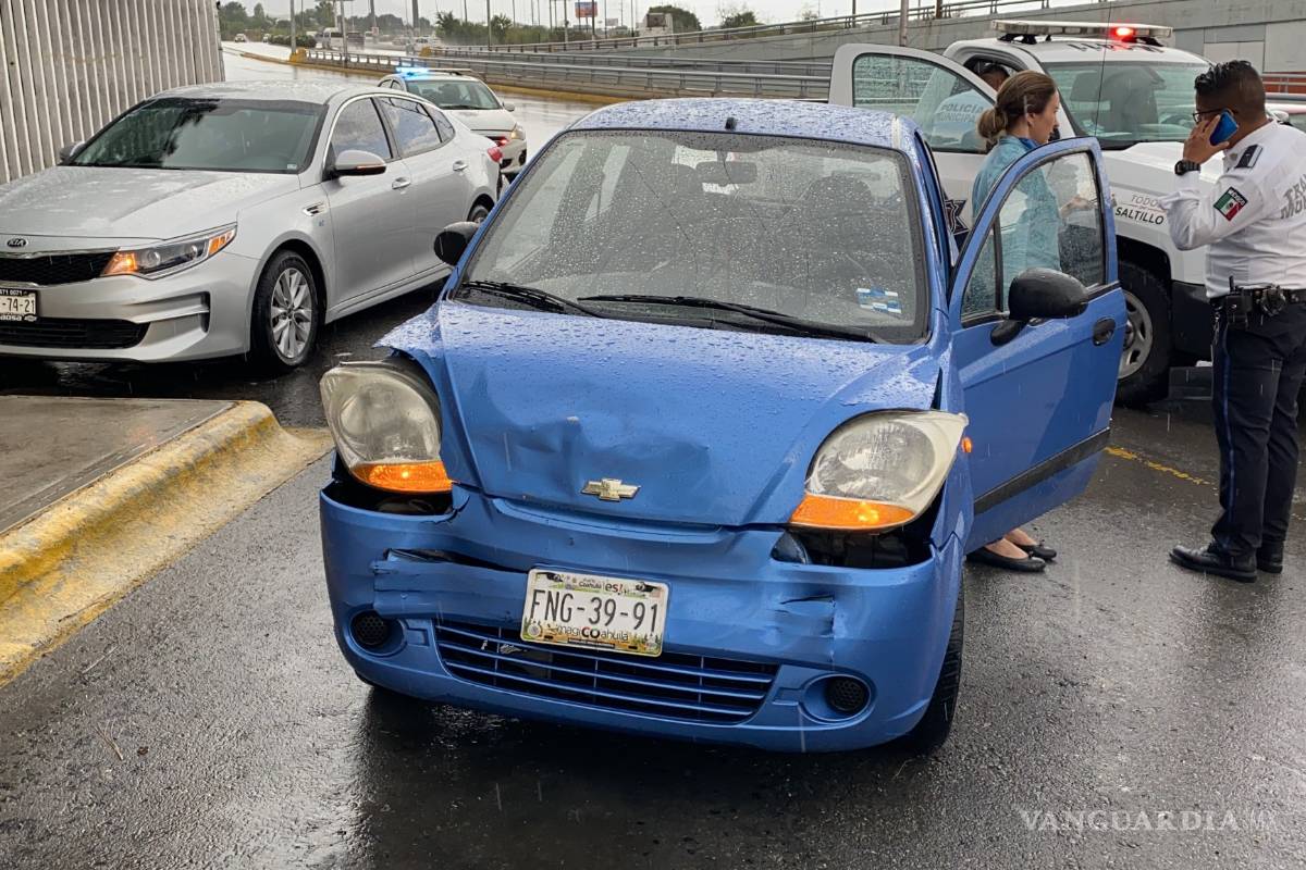 Provoca lluvia dos choques ‘al hilo’ y una carambola en Saltillo