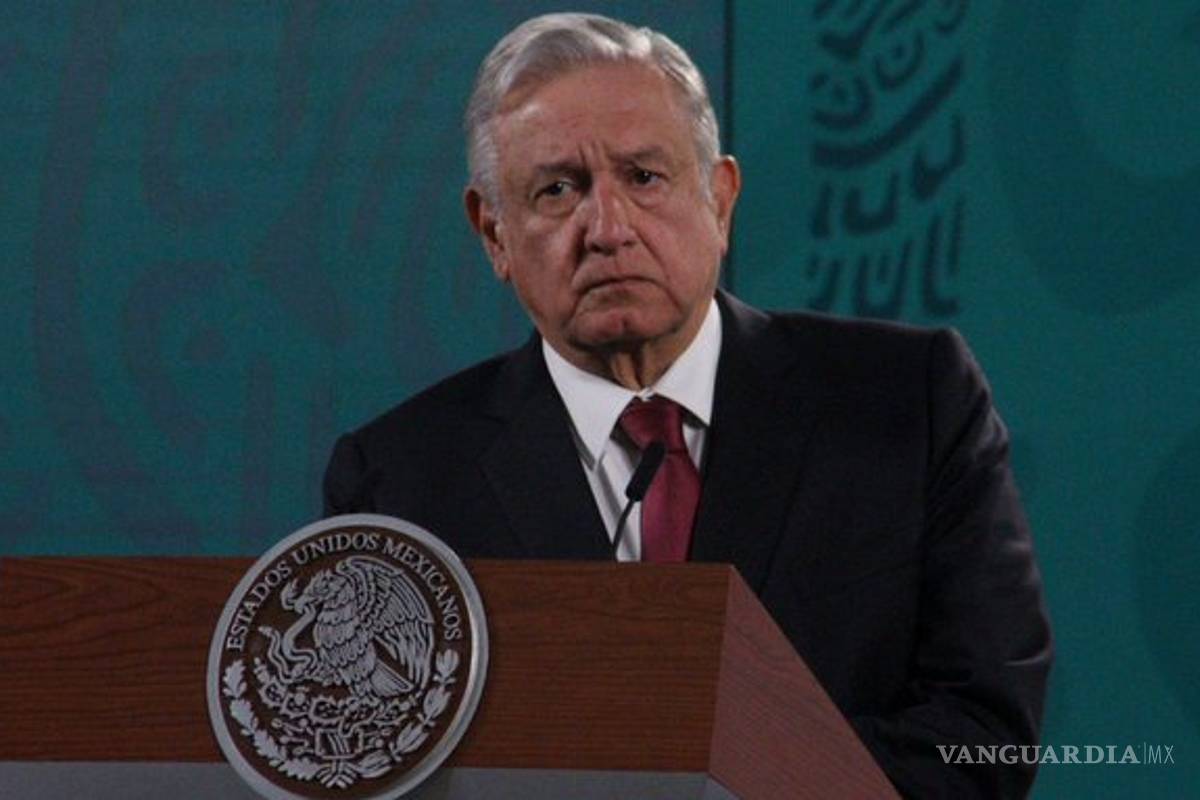 Se quitará concesiones a gasolineras que no vendan litros completos, advierte AMLO