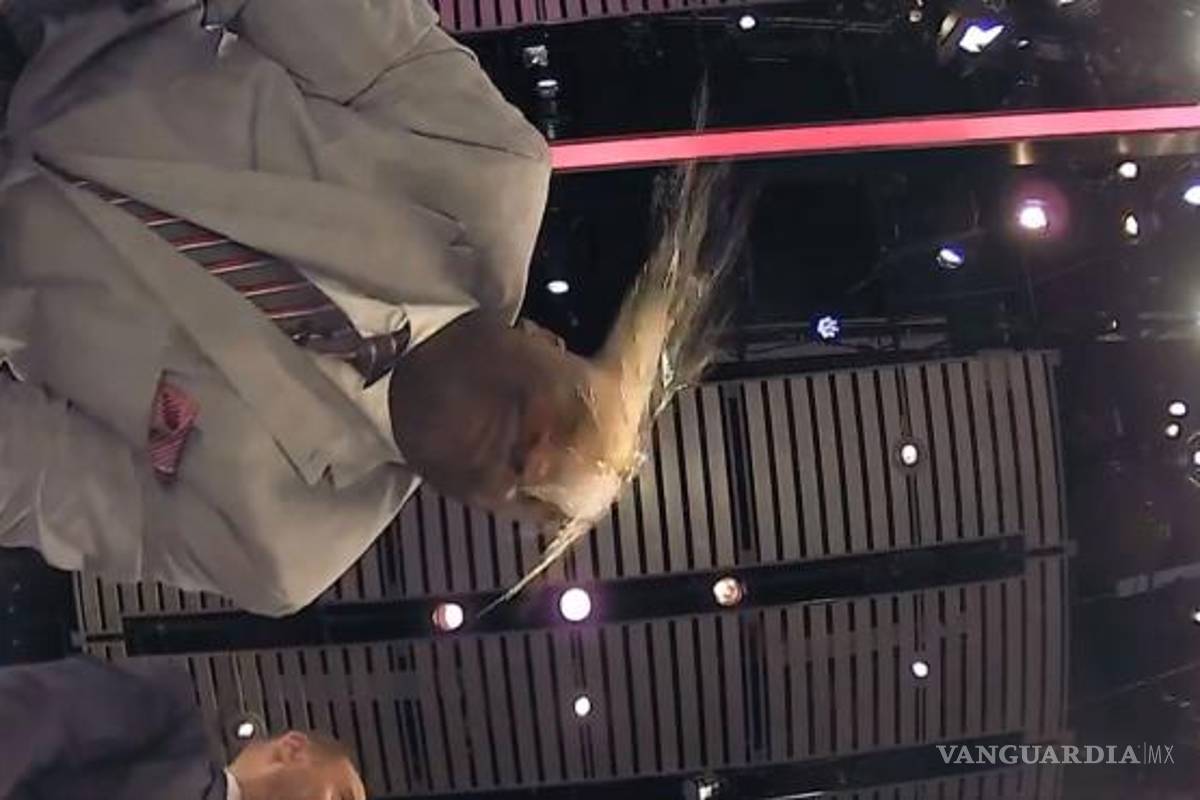 Shaquille O'Neal y Charles Barkley se agarran a 'huevazos' en programa de televisión