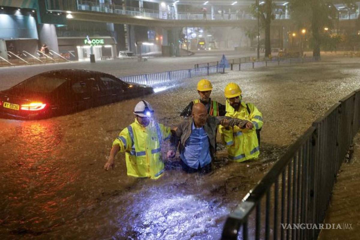 Hong Kong sufre severas inundaciones tras su mayor tormenta en casi 140 años