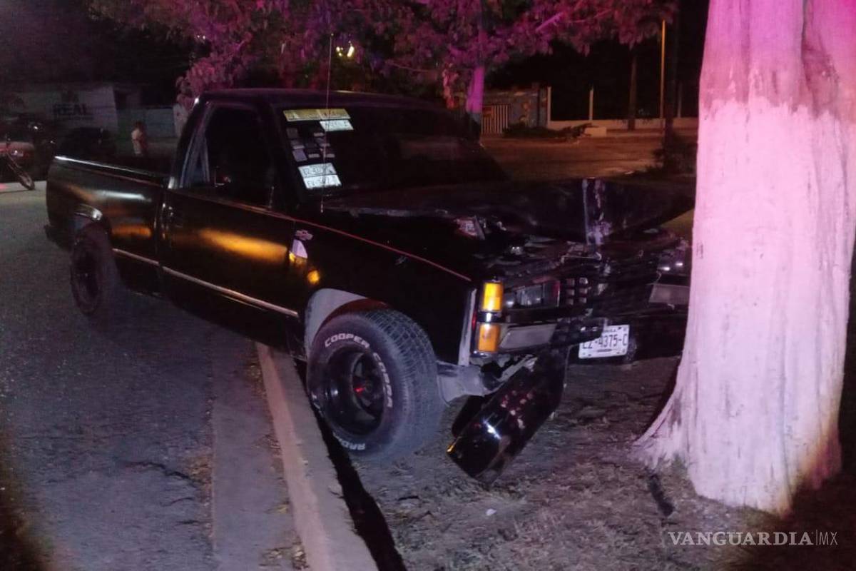 Hombre choca y se siente influyente: lo arresta la Policía de Parras, Coahuila