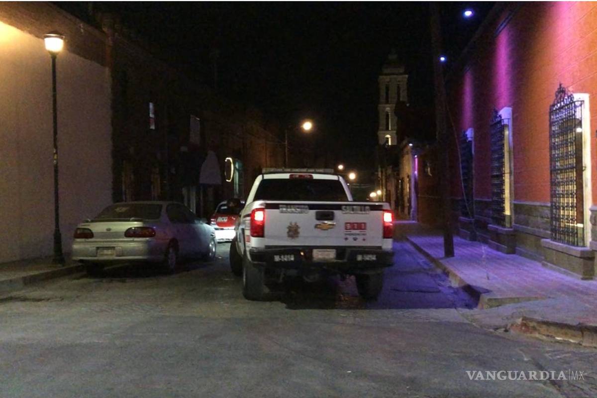Hombre discute con su pareja y le dispara seis veces, en bar del centro de Saltillo