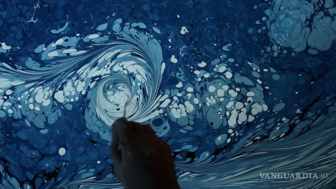 Recrean 'Noche estrellada' de Van Gogh sobre el agua