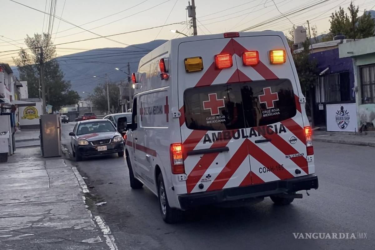 Huye motociclista tras derrapar; deja lesionado a su acompañante en Saltillo