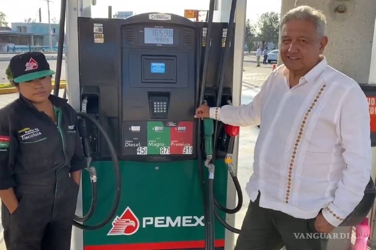 La doble mentira de AMLO sobre el precio de la gasolina... ¡se adjudica el mérito del decremento!