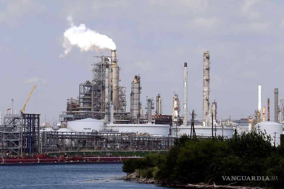 Volver a control de precio en gasolinas ‘afectará’ inflación: Banxico