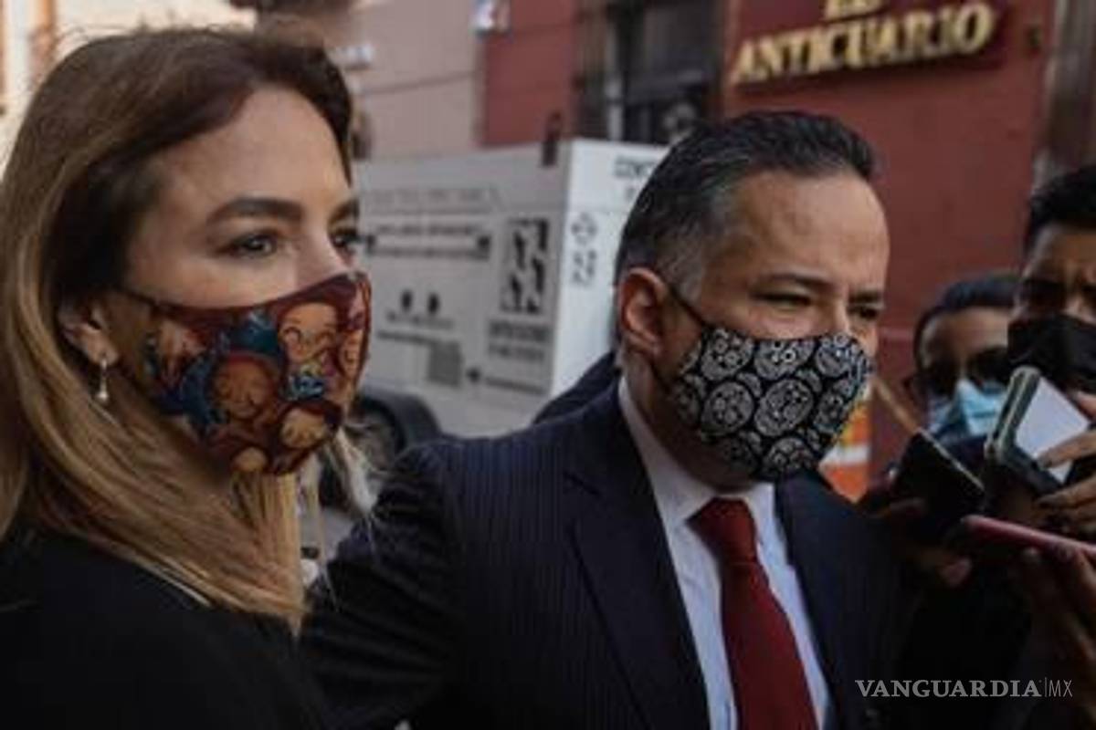 Se casan Santiago Nieto y Carla Humphrey Jordan en Guatemala, querían boda discreta