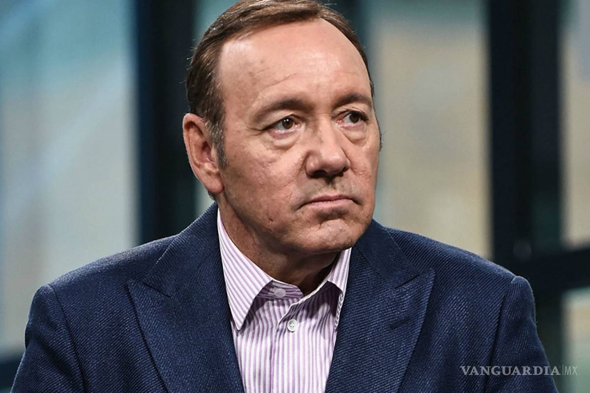Hombre demanda a Kevin Spacey por toqueteo en bar