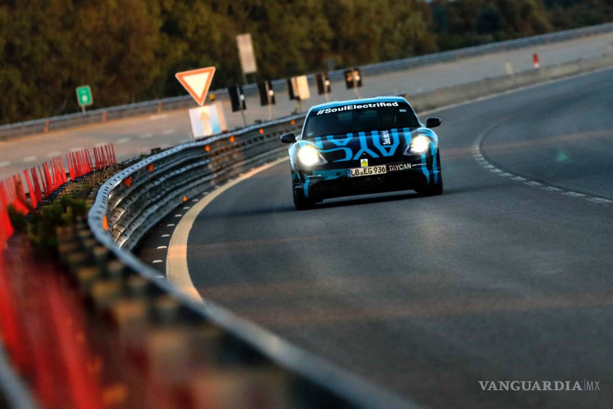 Alerta Tesla, el Porsche Taycan recorrió 3,424 km en 24 horas