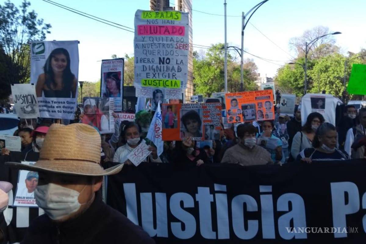 Avanza ‘Marcha por la Paz’ a Palacio Nacional, encabezada por Javier Sicilia y los LeBarón