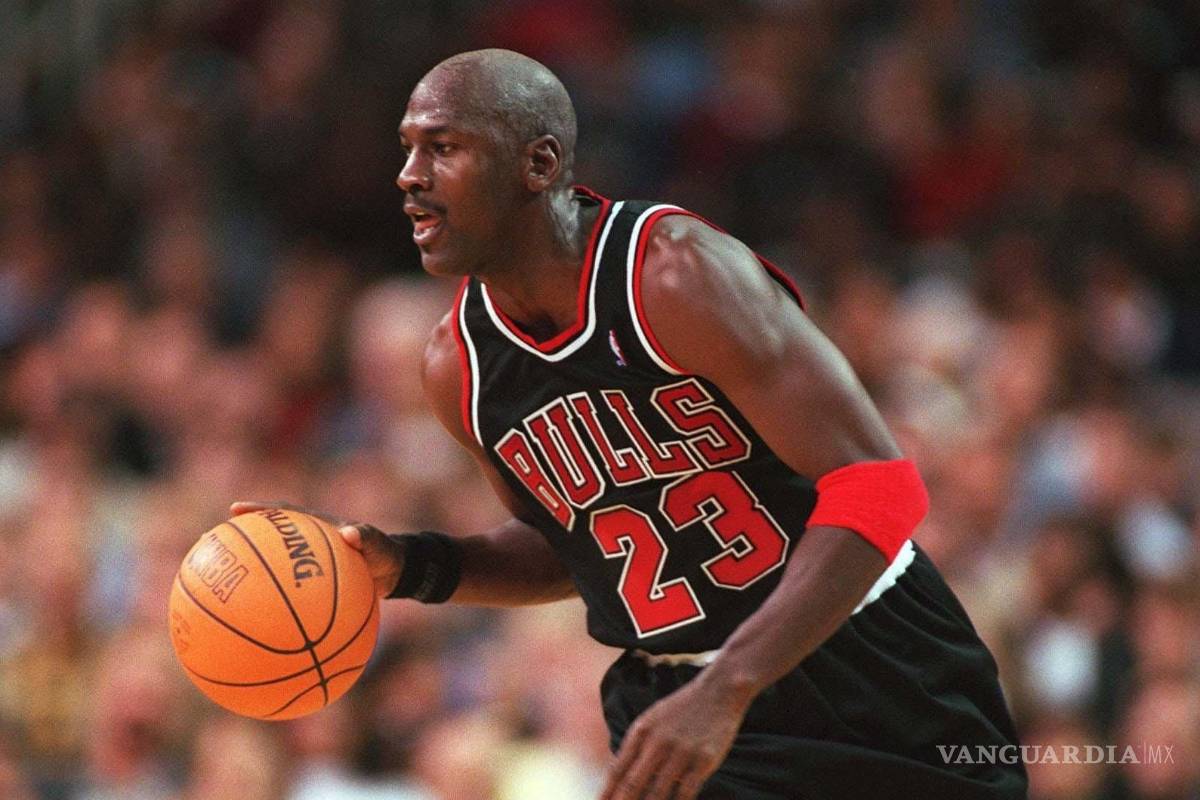 Michael Jordan dice que derrotaría a LaVar Ball en una pierna