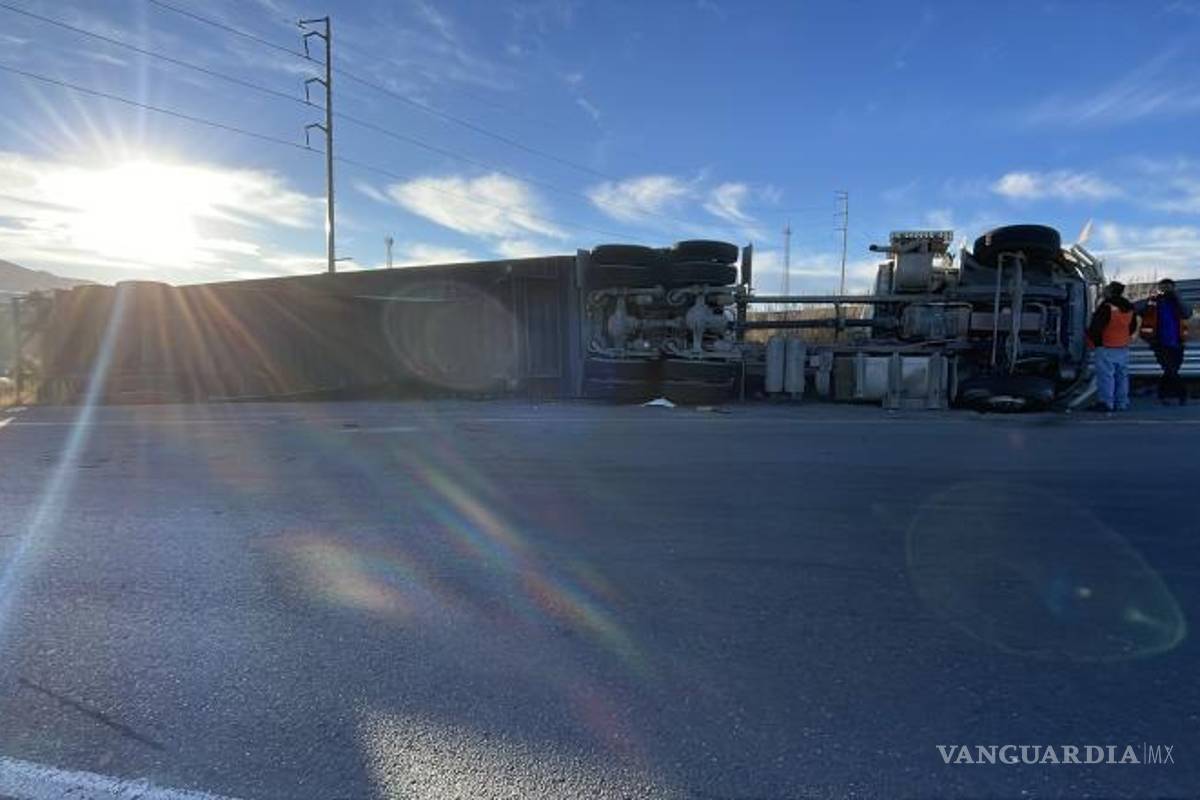 $!Se solicitó el apoyo de grúas para realizar las maniobras.