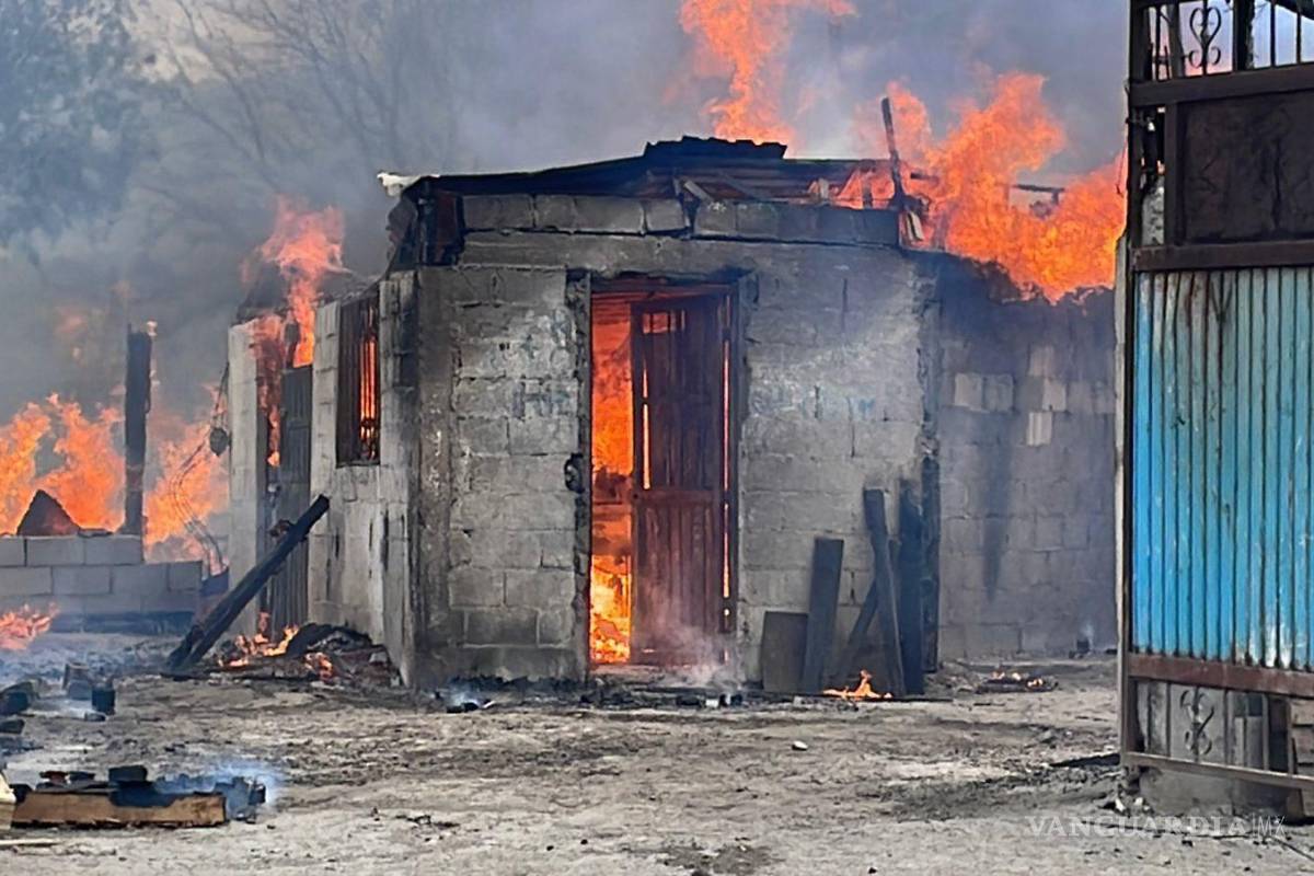 $!La maderería quedó completamente reducida a cenizas tras el incendio ocurrido en General Cepeda.