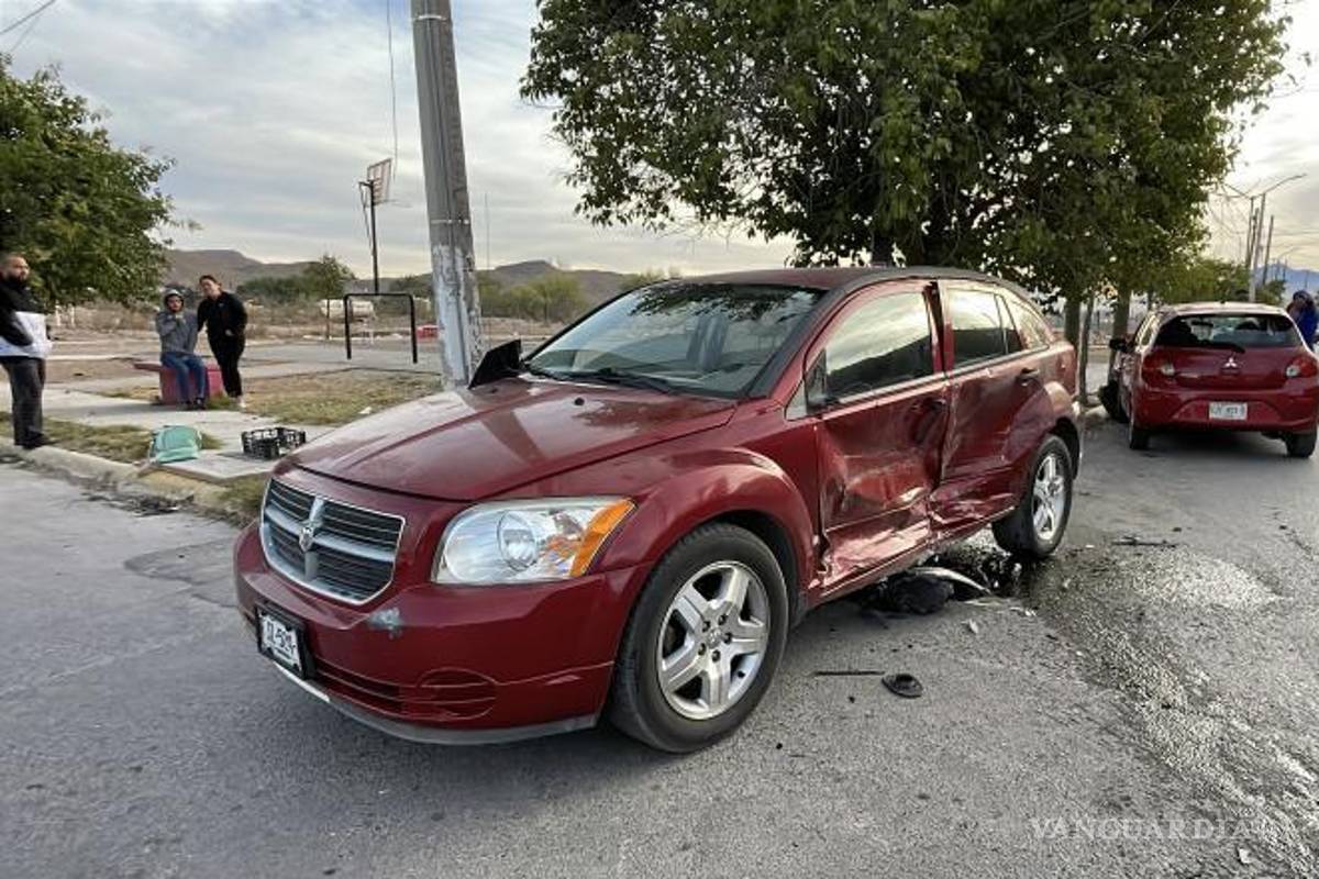 $!Las unidades permanecieron en el sitio mientras se efectuaba el deslinde de responsabilidades.