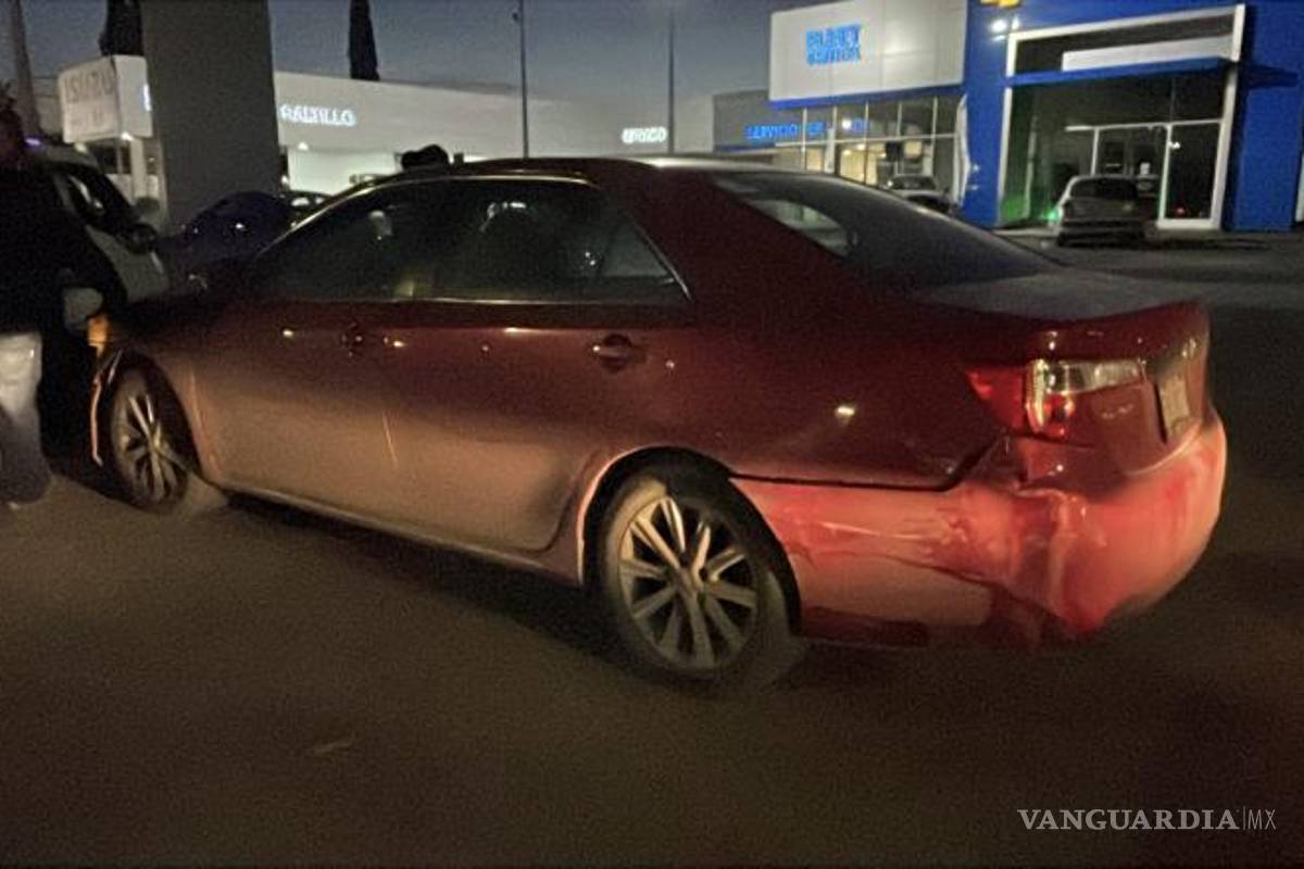 $!Elementos de la Policía Preventiva Municipal acudieron para tomar conocimiento y coordinar la vialidad.