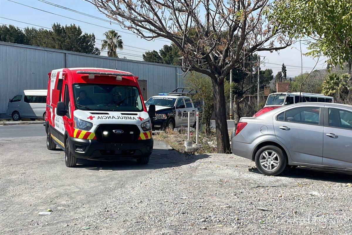$!Paramédicos de la Cruz Roja acudieron al lugar para brindar atención prehospitalaria al lesionado.