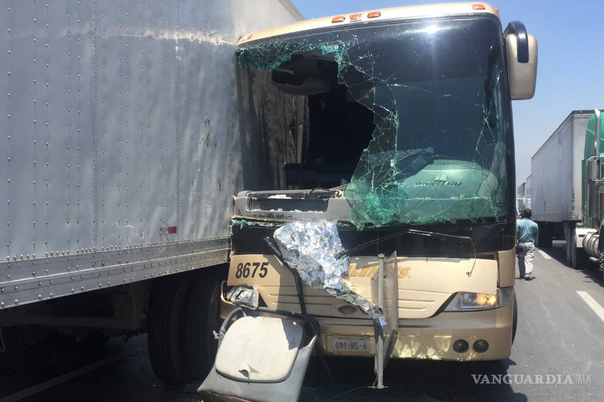 Impacta tráiler por acelerado