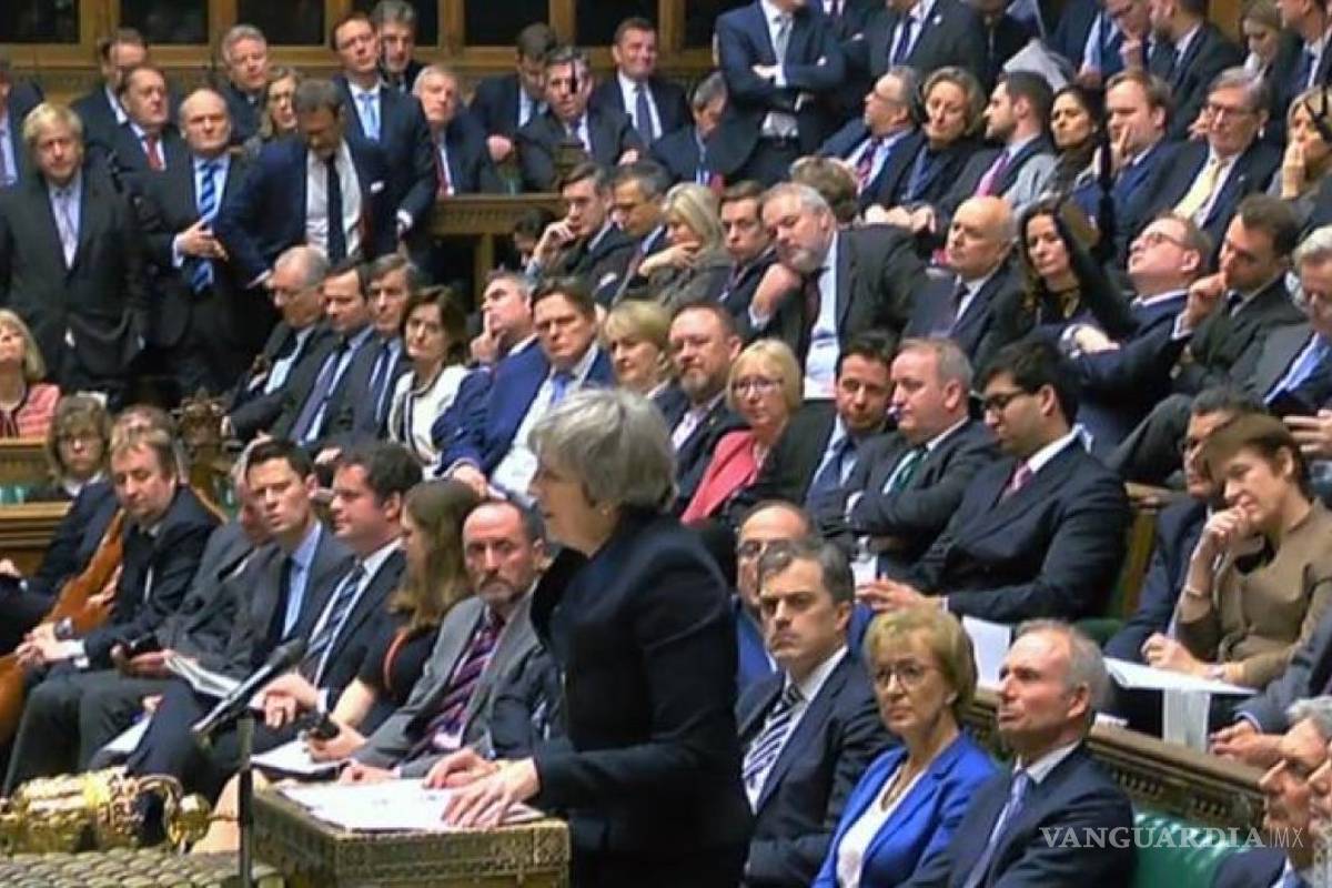 Parlamento británico rechaza Brexit de Theresa May