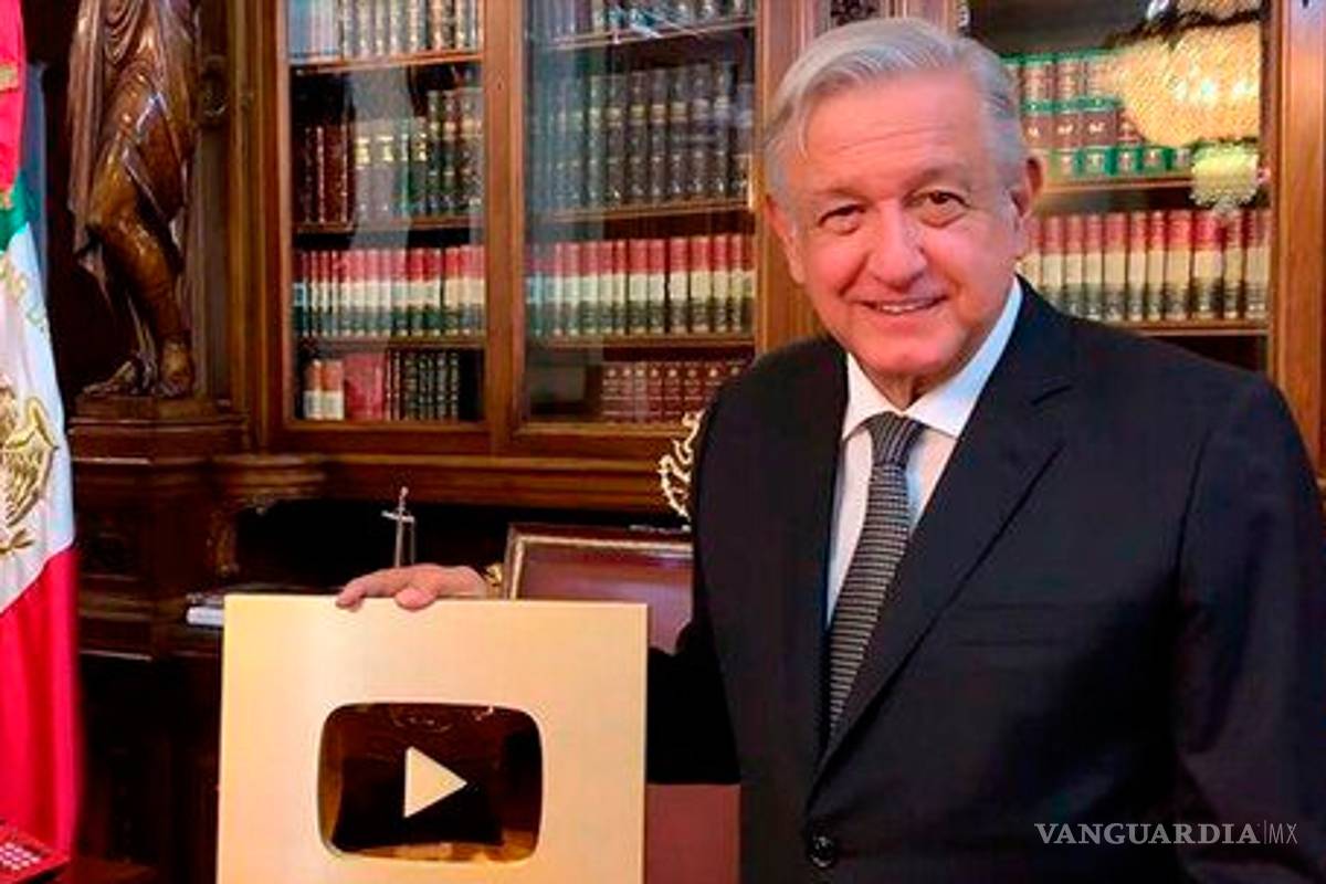Las "benditas redes sociales” de AMLO son manejadas por 9 personas, cobran 600 mil pesos mensuales