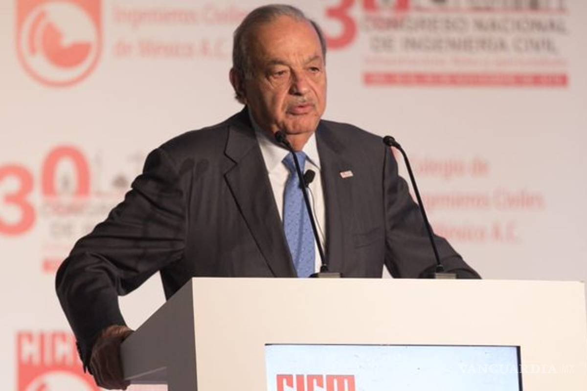 Es innecesario que universitarios hagan tesis: Carlos Slim