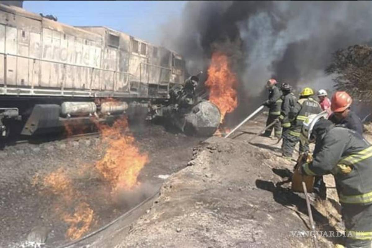 Pipa intenta ganarle el paso a tren; choca y explota en Aguascalientes