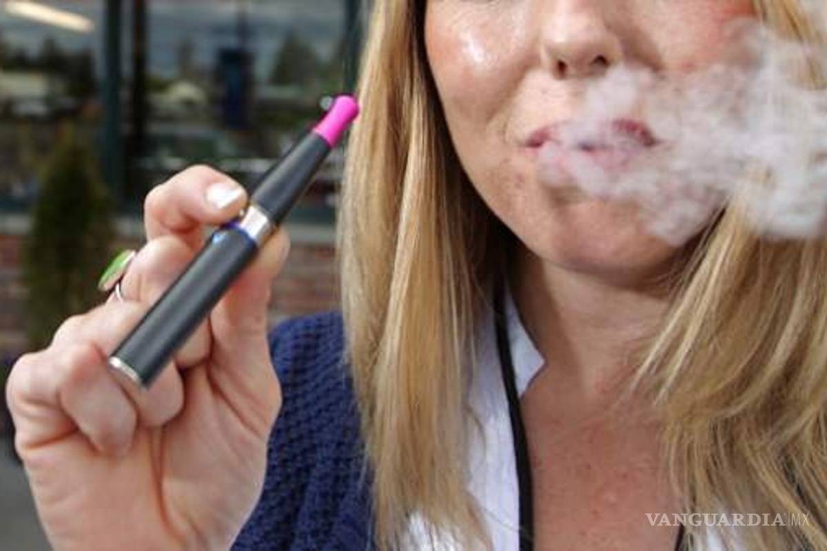 $!Cigarros electrónicos: Una moda entre los jóvenes y un alivio para los adultos