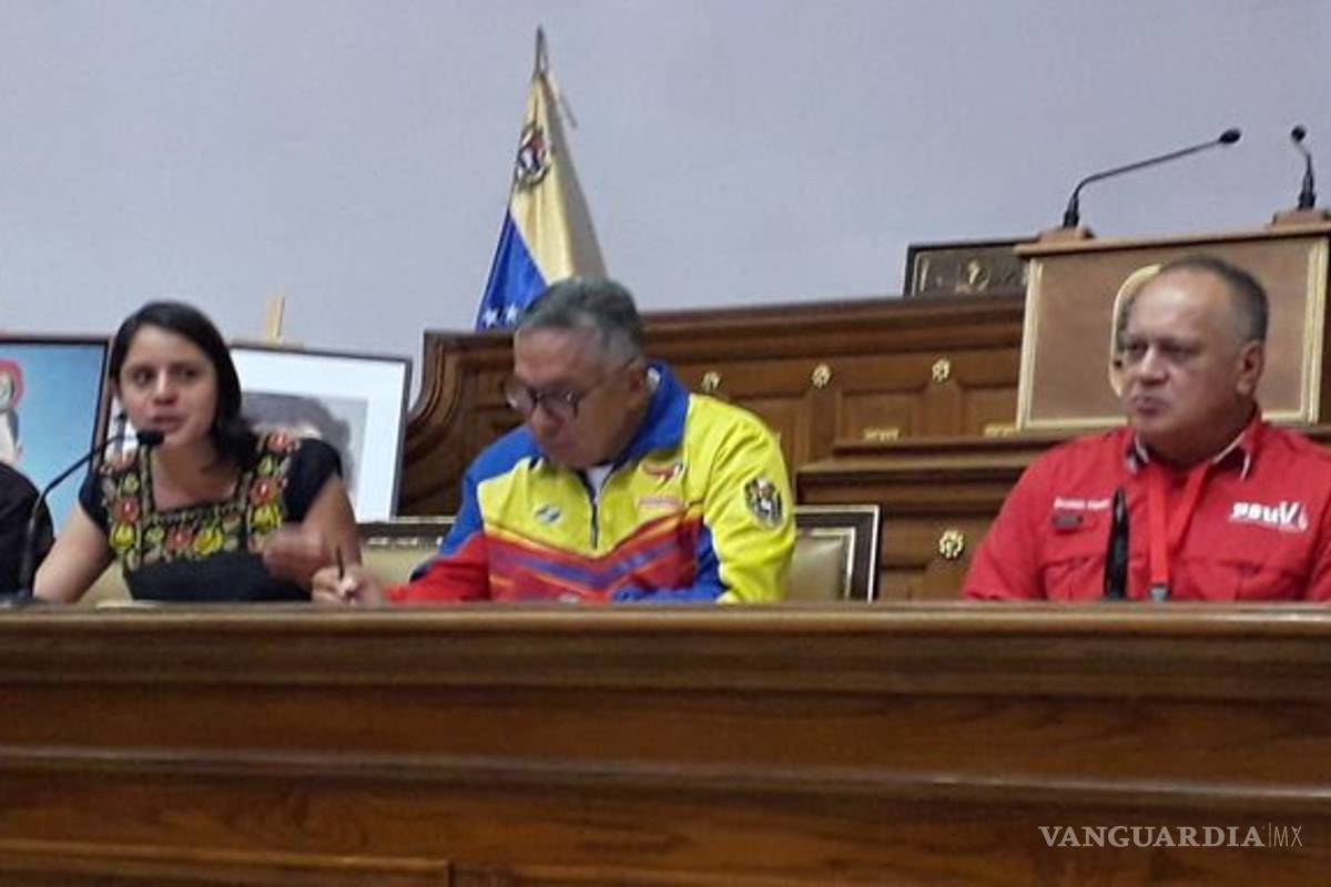 Diputada de México ofrece apoyo a Venezuela : &quot;¡Viva Chávez! ¡Viva Maduro!&quot;