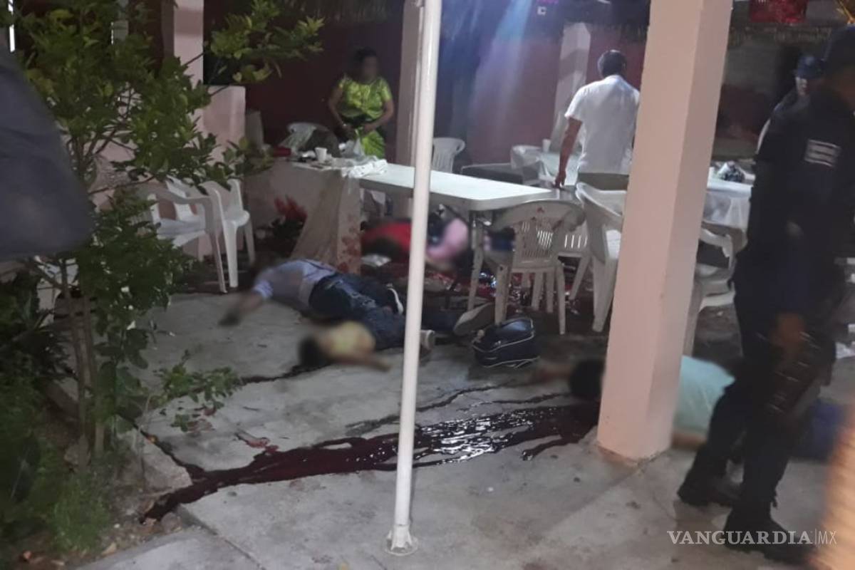 Siete de las víctimas en masacre de Minatitlán recibieron tiro de gracia