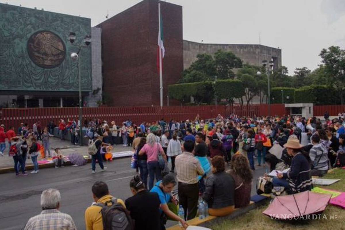 Sergio Mayer acuerda con CNTE liberar a 2 mil empleadas y niños de San Lázaro