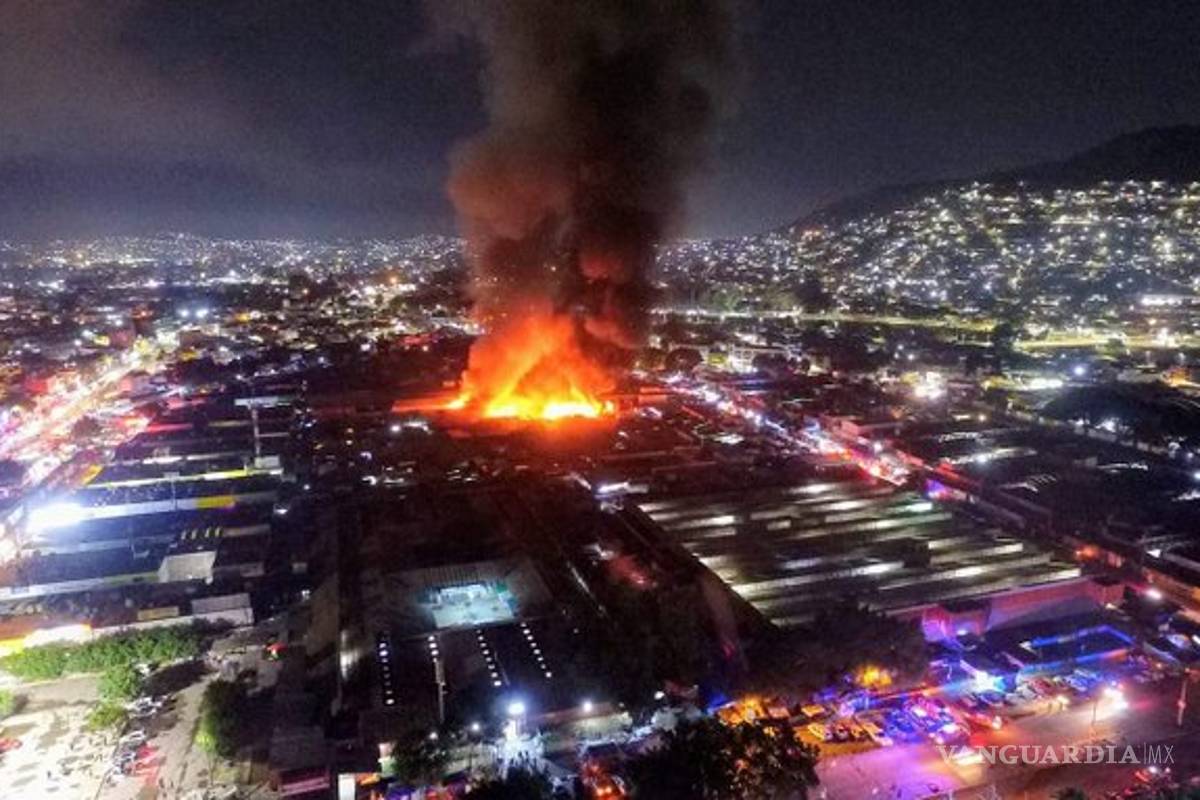 Reportan fuera de control incendio en central de abastos de Oaxaca