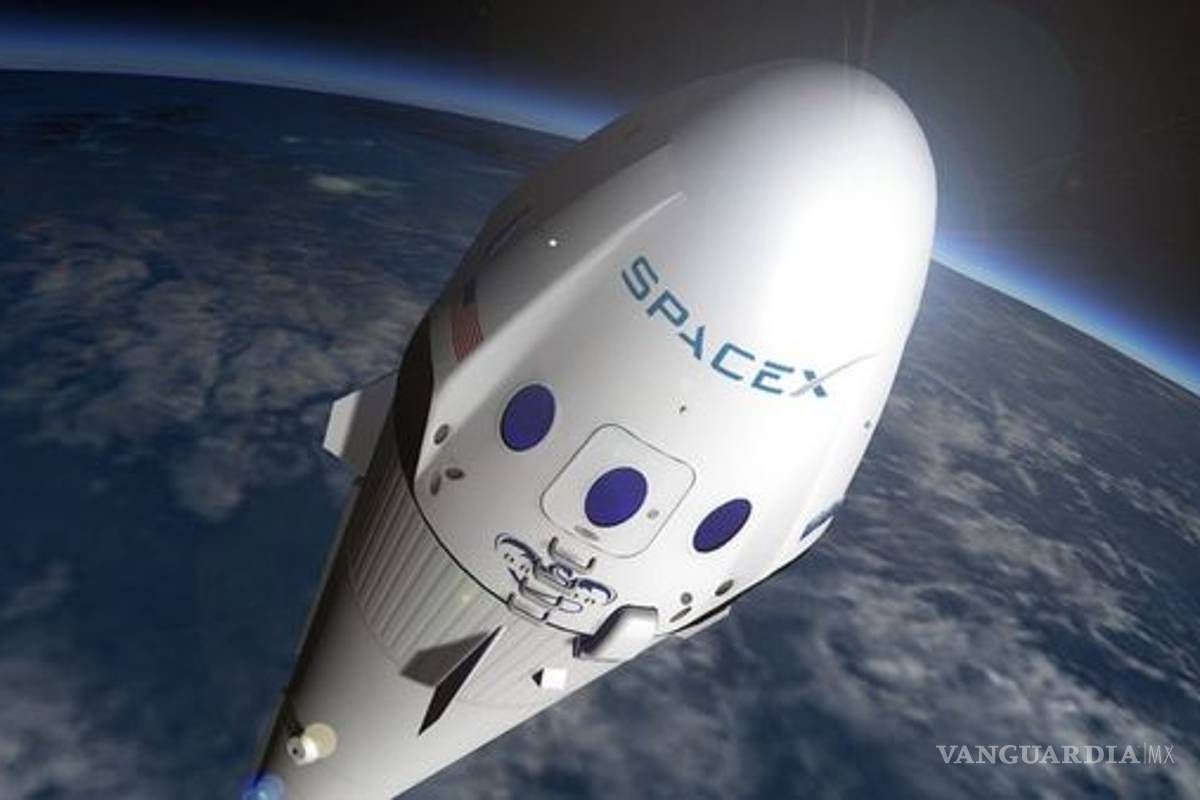 SpaceX llevará a dos turistas alrededor de la Luna