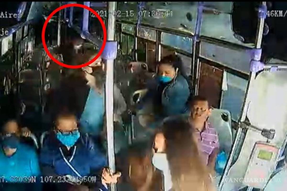 Apuñala 30 veces a su pareja cuando iban en camión, en Sinaloa