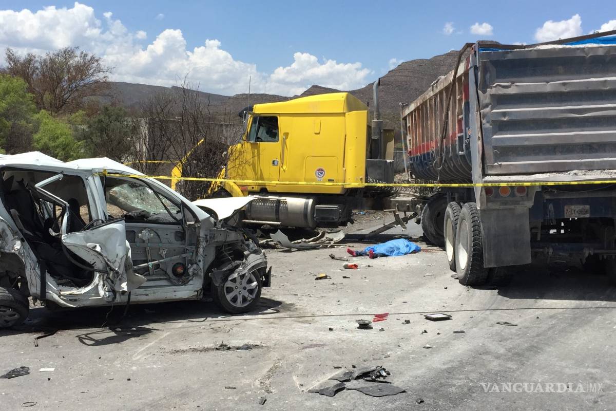 Muere joven al intentar rebasar un tráiler en carretera a Monclova